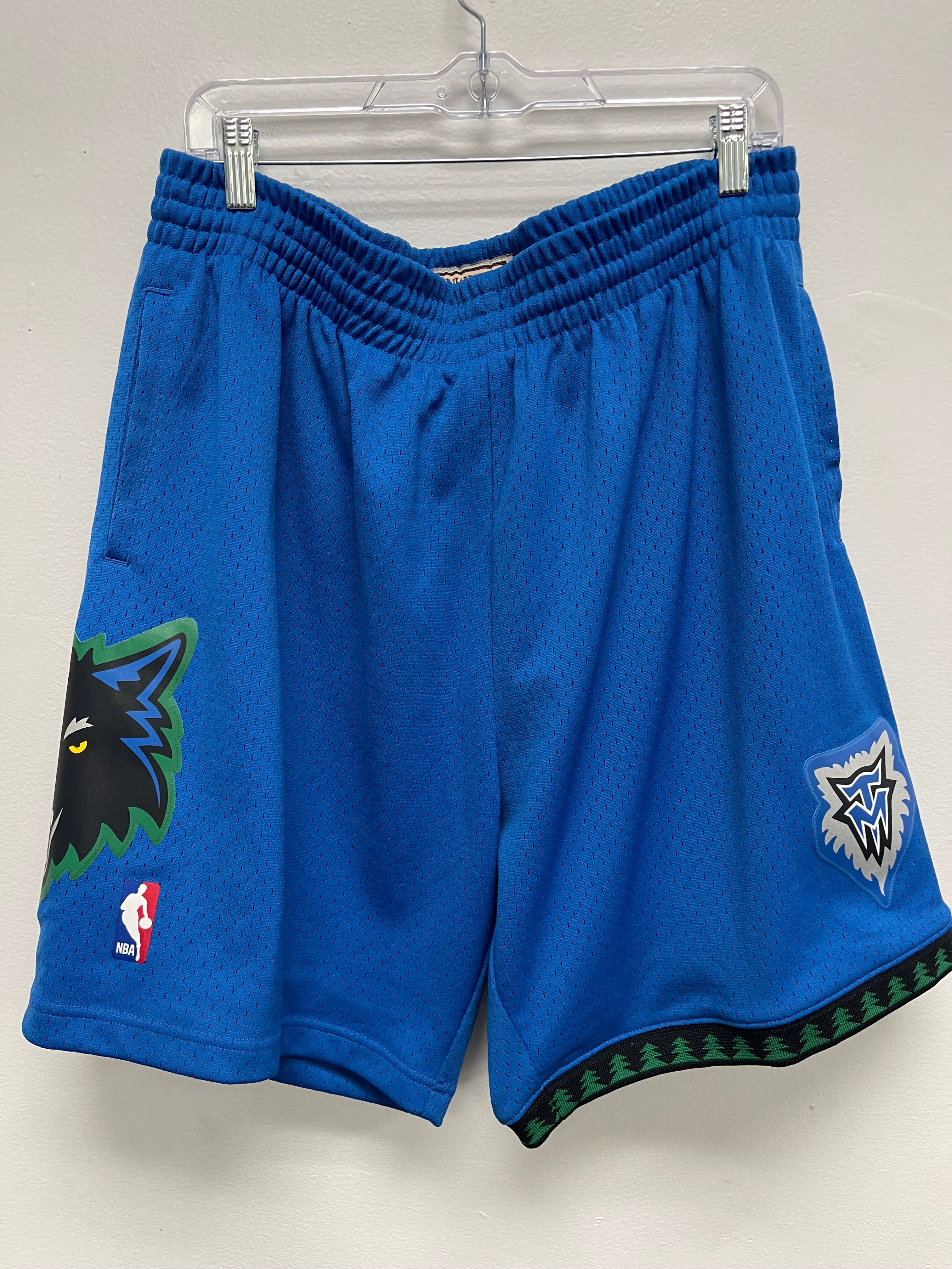 Minnesota Timberwolves shorts Size XL